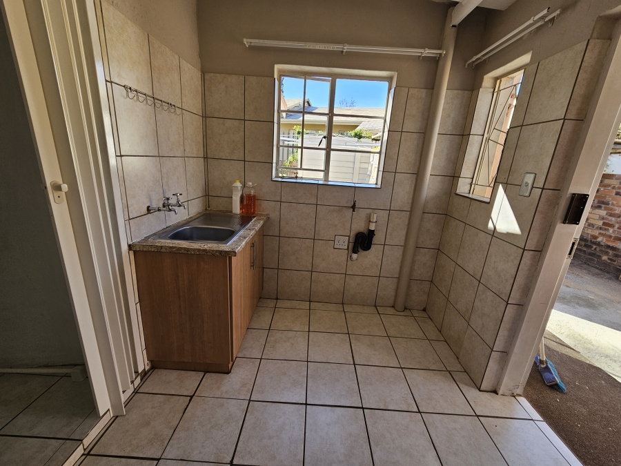 To Let 2 Bedroom Property for Rent in Flamwood North West